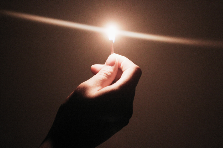 How to Use Candlelight as a Self-Care Tool (Not Just a Vibe)